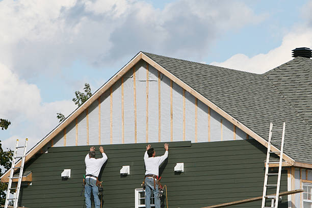 Professional Vinyl Siding technician working in Breezewood, PA